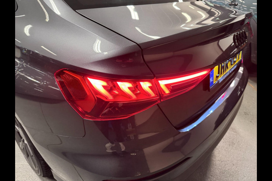 Audi A3 Limousine 35 TFSI 2X S-LINE BLACK-LINE V-COCKPIT/NAVI/DAB/CARPLAY/ECC/PDC/CRUISE///