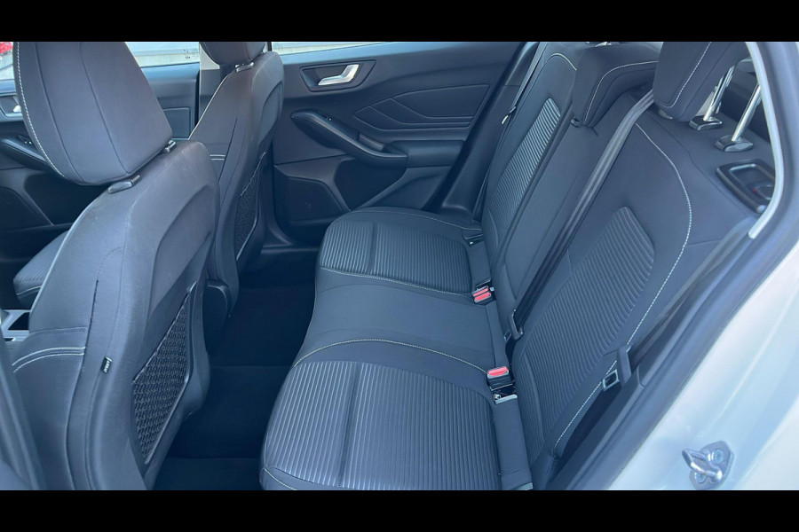 Ford FOCUS Wagon 1.0 EcoBoost Titanium Business | Trekhaak | Adaptieve cruise control | Winter Pack | All Seasons