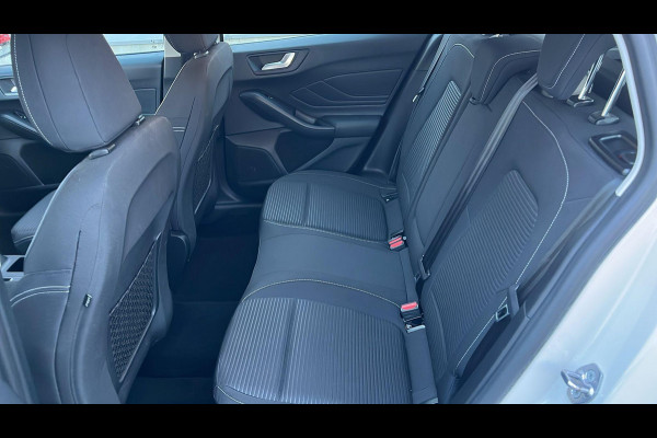 Ford FOCUS Wagon 1.0 EcoBoost Titanium Business | Trekhaak | Adaptieve cruise control | Winter Pack | All Seasons