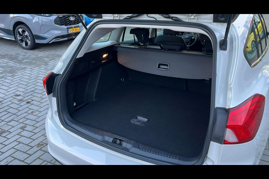 Ford FOCUS Wagon 1.0 EcoBoost Titanium Business | Trekhaak | Adaptieve cruise control | Winter Pack | All Seasons