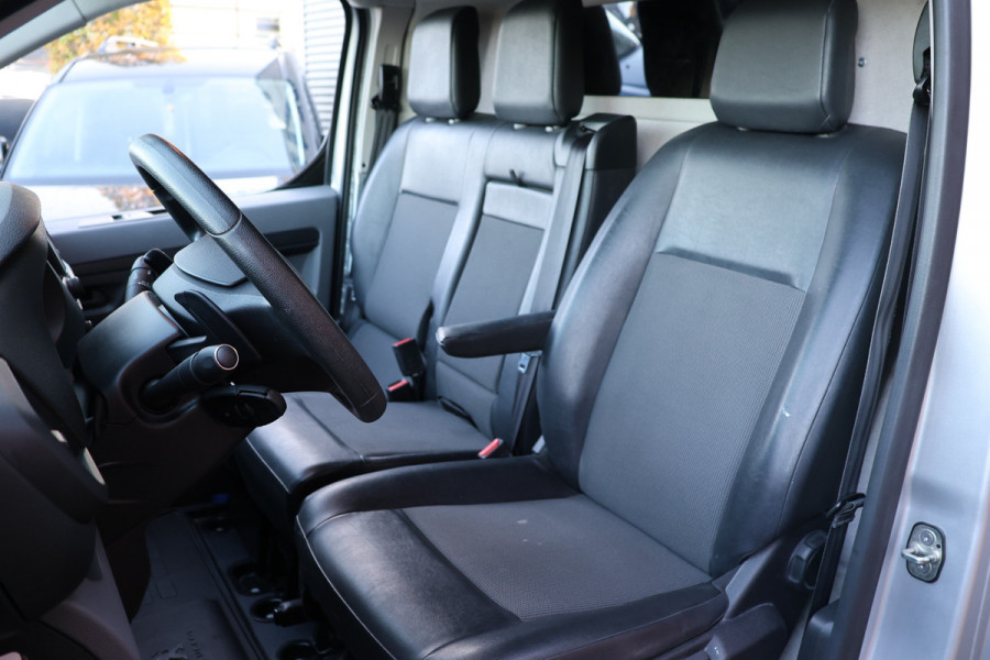 Peugeot Expert 2.0 BlueHDI 180 Premium Pack 177 PK | 3-Zitter | CarPlay | Camera | Dodehoek detector | Airco | Trekhaak | Imperiaal | Lederen bekleding | Nieuwe APK | NAP Logisch