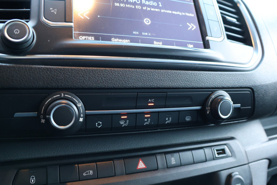 Peugeot Expert 2.0 BlueHDI 180 Premium Pack 177 PK | 3-Zitter | CarPlay | Camera | Dodehoek detector | Airco | Trekhaak | Imperiaal | Lederen bekleding | Nieuwe APK | NAP Logisch