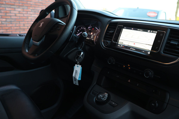Peugeot Expert 2.0 BlueHDI 180 Premium Pack 177 PK | 3-Zitter | CarPlay | Camera | Dodehoek detector | Airco | Trekhaak | Imperiaal | Lederen bekleding | Nieuwe APK | NAP Logisch