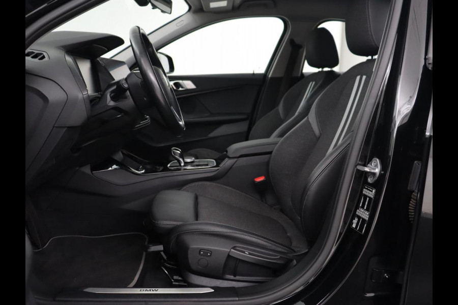 BMW 1-serie 118i Executive | Sport Line | Carplay | Sportstoelen | Full LED | Live Cockpit | Navigatie | Climate control | Parkeerhulp | Cruise control