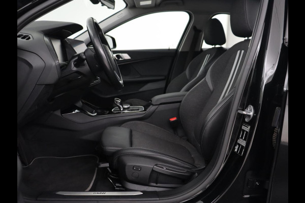 BMW 1-serie 118i Executive | Sport Line | Carplay | Sportstoelen | Full LED | Live Cockpit | Navigatie | Climate control | Parkeerhulp | Cruise control