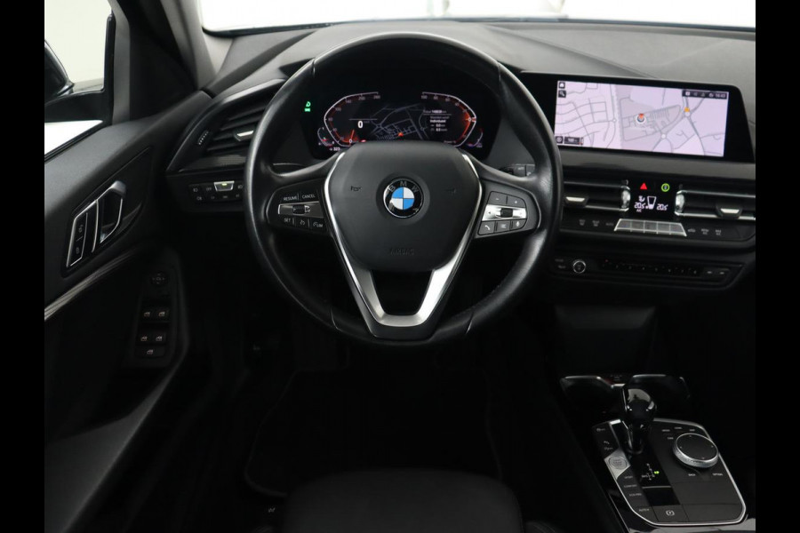 BMW 1-serie 118i Executive | Sport Line | Carplay | Sportstoelen | Full LED | Live Cockpit | Navigatie | Climate control | Parkeerhulp | Cruise control