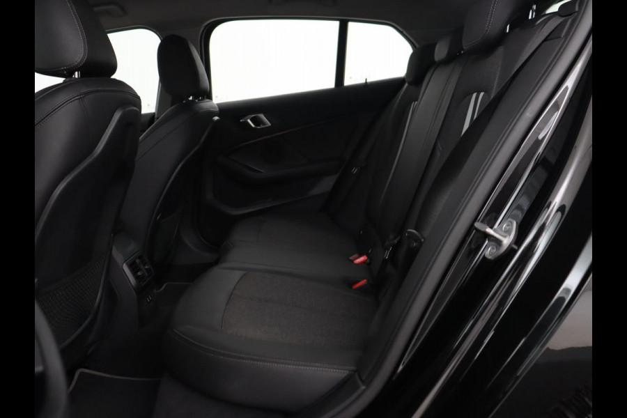 BMW 1-serie 118i Executive | Sport Line | Carplay | Sportstoelen | Full LED | Live Cockpit | Navigatie | Climate control | Parkeerhulp | Cruise control