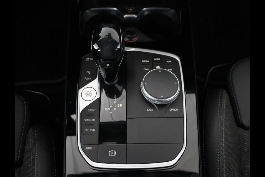BMW 1-serie 118i Executive | Sport Line | Carplay | Sportstoelen | Full LED | Live Cockpit | Navigatie | Climate control | Parkeerhulp | Cruise control