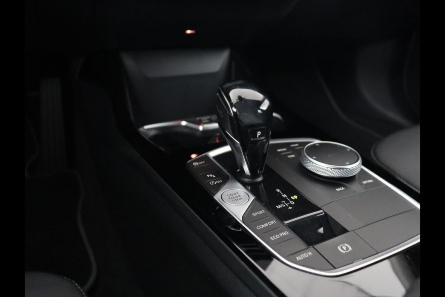 BMW 1-serie 118i Executive | Sport Line | Carplay | Sportstoelen | Full LED | Live Cockpit | Navigatie | Climate control | Parkeerhulp | Cruise control