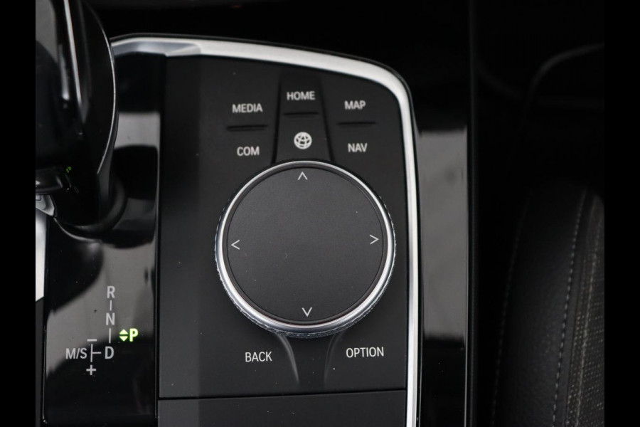 BMW 1-serie 118i Executive | Sport Line | Carplay | Sportstoelen | Full LED | Live Cockpit | Navigatie | Climate control | Parkeerhulp | Cruise control