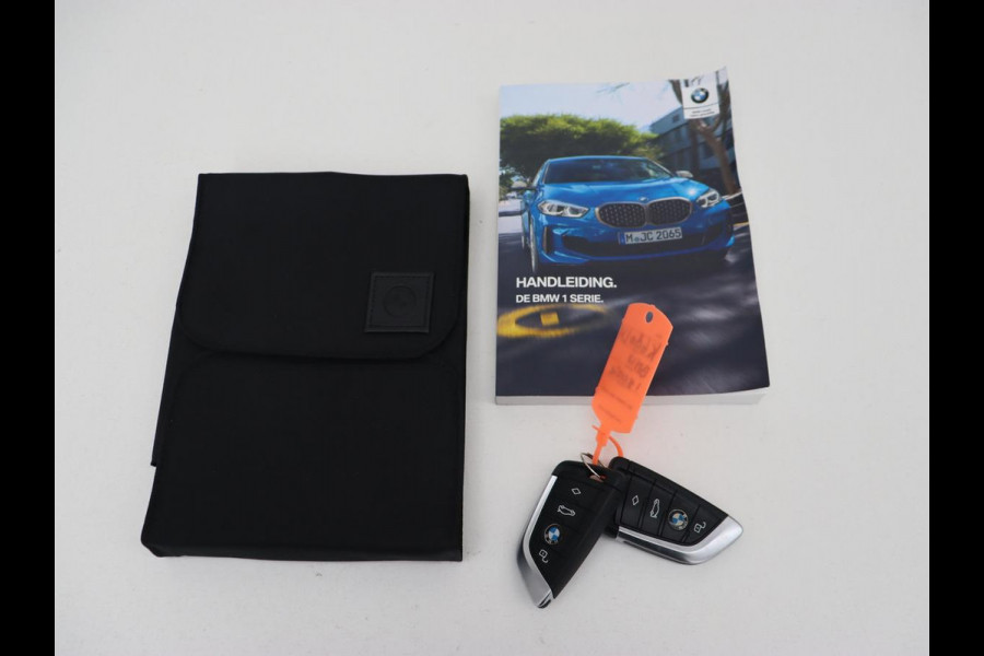 BMW 1-serie 118i Executive | Sport Line | Carplay | Sportstoelen | Full LED | Live Cockpit | Navigatie | Climate control | Parkeerhulp | Cruise control