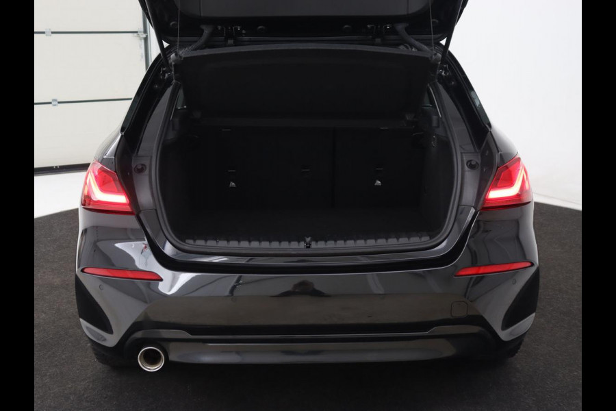 BMW 1-serie 118i Executive | Sport Line | Carplay | Sportstoelen | Full LED | Live Cockpit | Navigatie | Climate control | Parkeerhulp | Cruise control