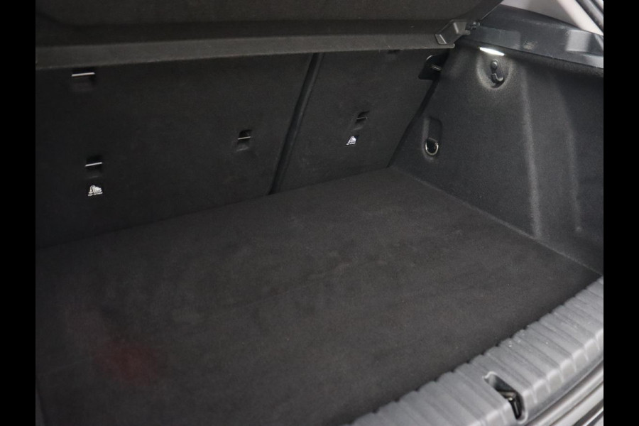 BMW 1-serie 118i Executive | Sport Line | Carplay | Sportstoelen | Full LED | Live Cockpit | Navigatie | Climate control | Parkeerhulp | Cruise control