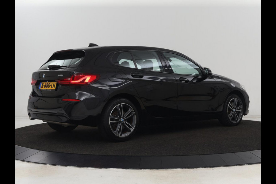 BMW 1-serie 118i Executive | Sport Line | Carplay | Sportstoelen | Full LED | Live Cockpit | Navigatie | Climate control | Parkeerhulp | Cruise control