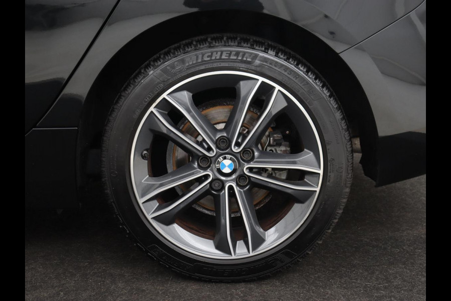 BMW 1-serie 118i Executive | Sport Line | Carplay | Sportstoelen | Full LED | Live Cockpit | Navigatie | Climate control | Parkeerhulp | Cruise control