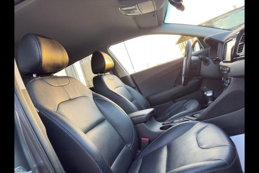 Kia Niro 1.6 GDi Hybrid BusinessLine Automaat | Elektrische Geheugenstoelen | Leder | Camera | Cruise | Sensoren | Stoelverwaming & Verkoeling |