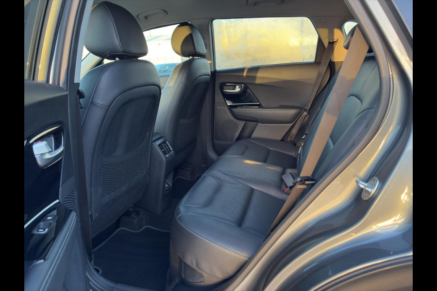 Kia Niro 1.6 GDi Hybrid BusinessLine Automaat | Elektrische Geheugenstoelen | Leder | Camera | Cruise | Sensoren | Stoelverwaming & Verkoeling |