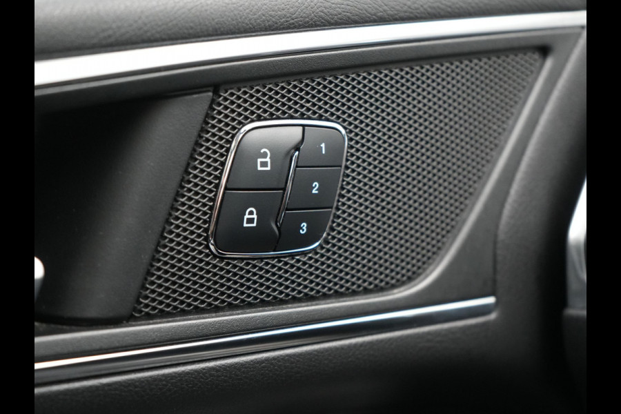 Ford Galaxy 2.0 Titanium 7-Persoons 241pk Dealer O.H. | Trekhaak Afn. | Panodak | Adaptive Cruise | Camera | Alcantara Sportstoelen Memory & Vewarmd | LED Koplampen | Keyless | Blis | Navigatie | DAB |