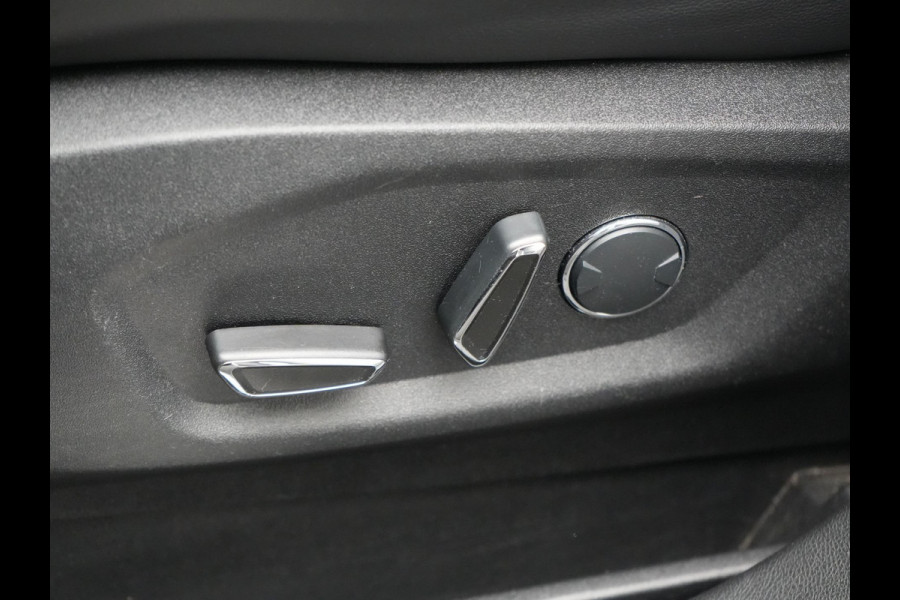 Ford Galaxy 2.0 Titanium 7-Persoons 241pk Dealer O.H. | Trekhaak Afn. | Panodak | Adaptive Cruise | Camera | Alcantara Sportstoelen Memory & Vewarmd | LED Koplampen | Keyless | Blis | Navigatie | DAB |