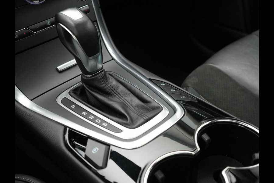 Ford Galaxy 2.0 Titanium 7-Persoons 241pk Dealer O.H. | Trekhaak Afn. | Panodak | Adaptive Cruise | Camera | Alcantara Sportstoelen Memory & Vewarmd | LED Koplampen | Keyless | Blis | Navigatie | DAB |