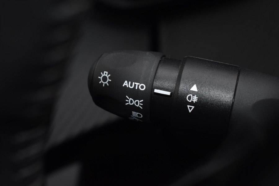 Peugeot 208 1.2 PureTech 100PK Aut. Allure Pack | Carplay | Camera | Cruise | Stoelverw. | Incl. garantie