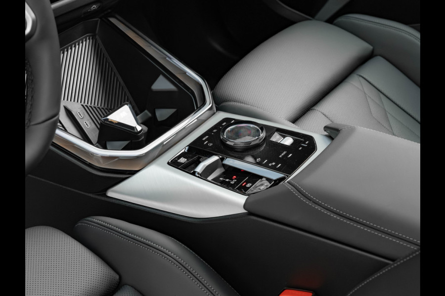 BMW X3 30e xDrive M-Sport Pro - Pano - ACC - Trekhaak - Stuurwiel Verwarmd