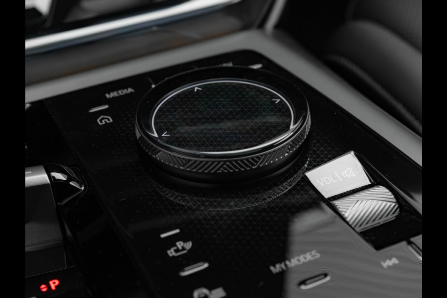 BMW X3 30e xDrive M-Sport Pro - Pano - ACC - Trekhaak - Stuurwiel Verwarmd