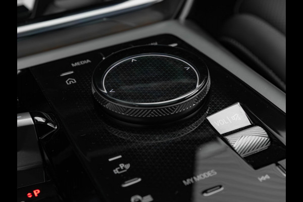 BMW X3 30e xDrive M-Sport Pro - Pano - ACC - Trekhaak - Stuurwiel Verwarmd