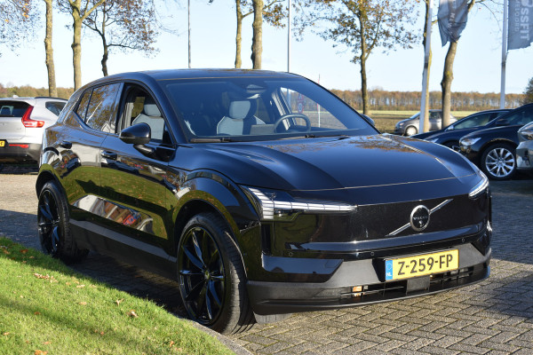 Volvo EX30 Twin Motor Performance 428PK Ultra 69 kWh | SoH 98,5% | 20'' Heico | Panodak | 1e eigenaar | 360 Camera | Stoelverwarming