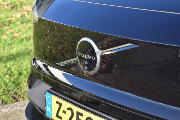 Volvo EX30 Twin Motor Performance 428PK Ultra 69 kWh | SoH 98,5% | 20'' Heico | Panodak | 1e eigenaar | 360 Camera | Stoelverwarming