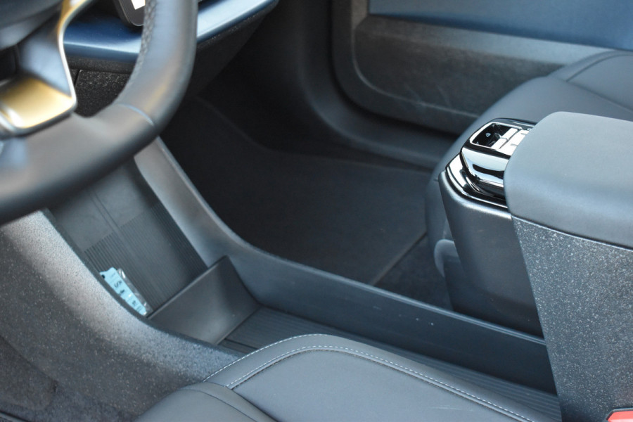 Volvo EX30 Twin Motor Performance 428PK Ultra 69 kWh | SoH 98,5% | 20'' Heico | Panodak | 1e eigenaar | 360 Camera | Stoelverwarming