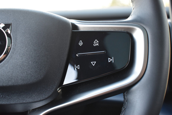 Volvo EX30 Twin Motor Performance 428PK Ultra 69 kWh | SoH 98,5% | 20'' Heico | Panodak | 1e eigenaar | 360 Camera | Stoelverwarming