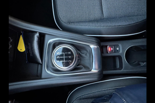 Renault Captur TCe 100 Intens Lage km stand! / Navi / Clima / LM velgen / P-sensoren + camera