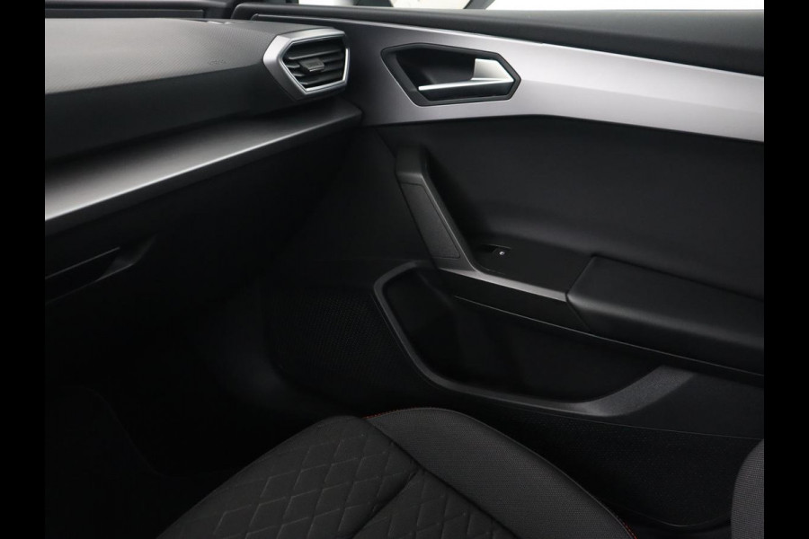 Seat Leon 1.4 TSI eHybrid PHEV FR | Stoelverwarming | Adaptive cruise | Camera | Carplay | Stuurverwarming | 18'' | Navigatie | Park Assist | Keyless | Sportstoelen | Plug In