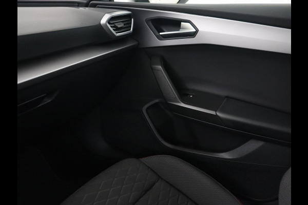 Seat Leon 1.4 TSI eHybrid PHEV FR | Stoelverwarming | Adaptive cruise | Camera | Carplay | Stuurverwarming | 18'' | Navigatie | Park Assist | Keyless | Sportstoelen | Plug In