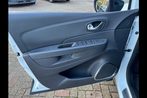 Renault Captur TCe 150 EDC Version S Trekhaak / Alcantara bekleding / Navi / P-sensor + camera / Full LED