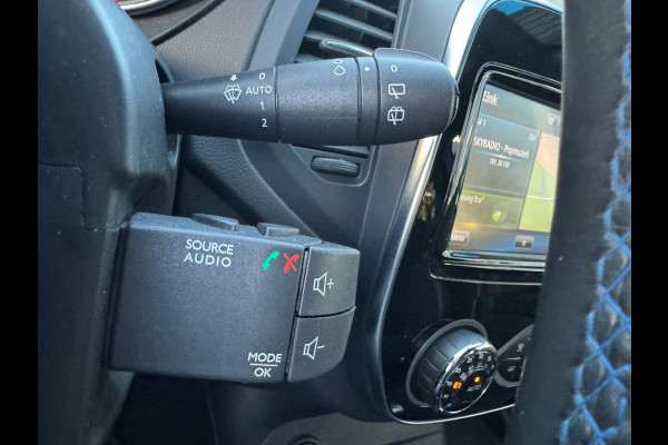 Renault Captur TCe 150 EDC Version S Trekhaak / Alcantara bekleding / Navi / P-sensor + camera / Full LED