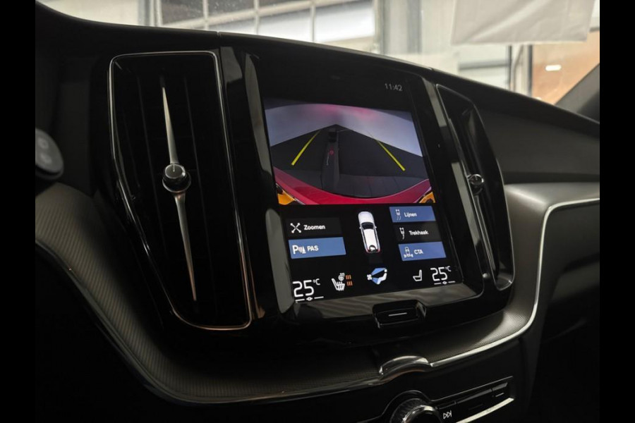 Volvo XC60 2.0 Recharge T6 AWD R-Design Pano H/K HUD Trekh.