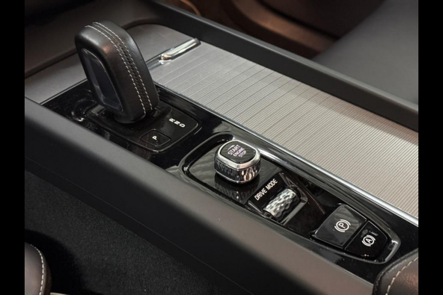 Volvo XC60 2.0 Recharge T6 AWD R-Design Pano H/K HUD Trekh.