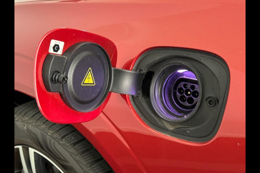 Volvo XC60 2.0 Recharge T6 AWD R-Design Pano H/K HUD Trekh.