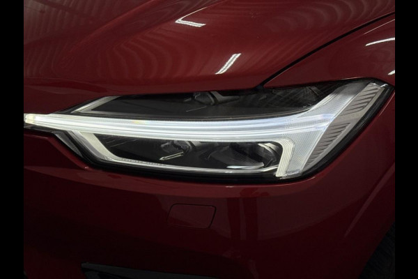 Volvo XC60 2.0 Recharge T6 AWD R-Design Pano H/K HUD Trekh.
