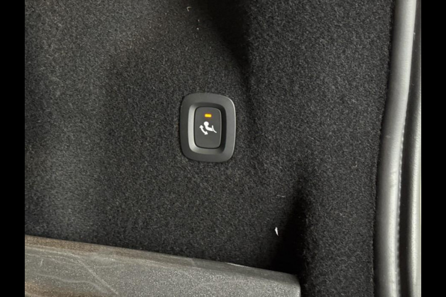 Volvo XC60 2.0 Recharge T6 AWD R-Design Pano H/K HUD Trekh.