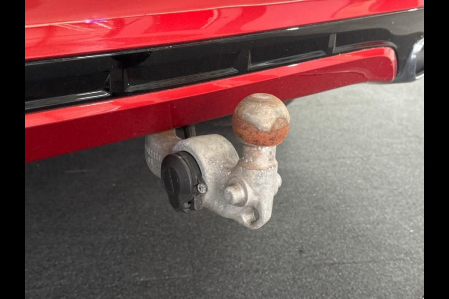 Volvo XC60 2.0 Recharge T6 AWD R-Design Pano H/K HUD Trekh.