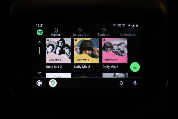 Toyota Corolla Touring Sports Hybrid 140 Business Luxury | Stuur- & Stoelverwarming | Parkeersensoren | Navigatie | Apple Carplay & AndroidAUTO |