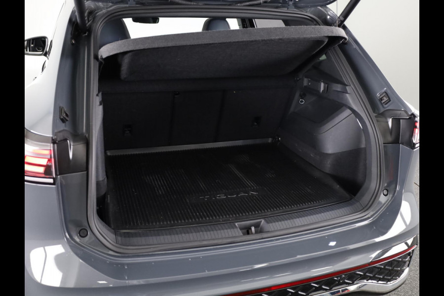 Volkswagen Tiguan 1.5 eHybrid R-Line Edition 204 PK PHEV | Panorama dak | Comfort pakket | Navigatie | Parkeer camera |