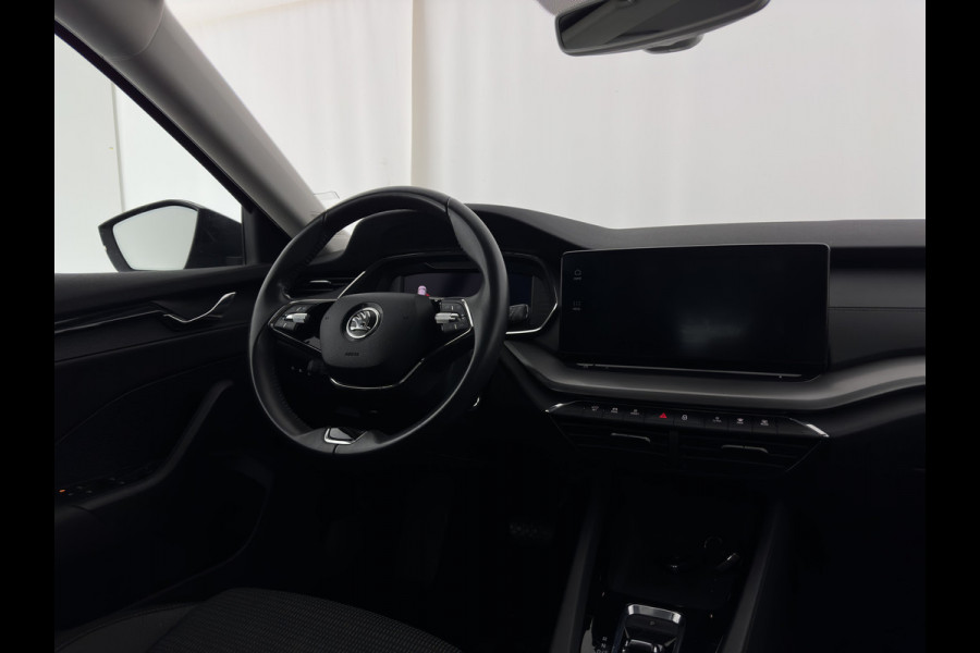 Škoda Octavia Combi 1.4 TSI iV PHEV Business Edition ( Plug-In ) (INCL-BTW) *FULL-LED | DIGI-COCKPIT | NAVI-FULLMAP | SPORT-SEATS | KEYLESS | ECC | PDC | CARPLAY | SHIFT-PADDLES | CRUISE | 18''ALU*