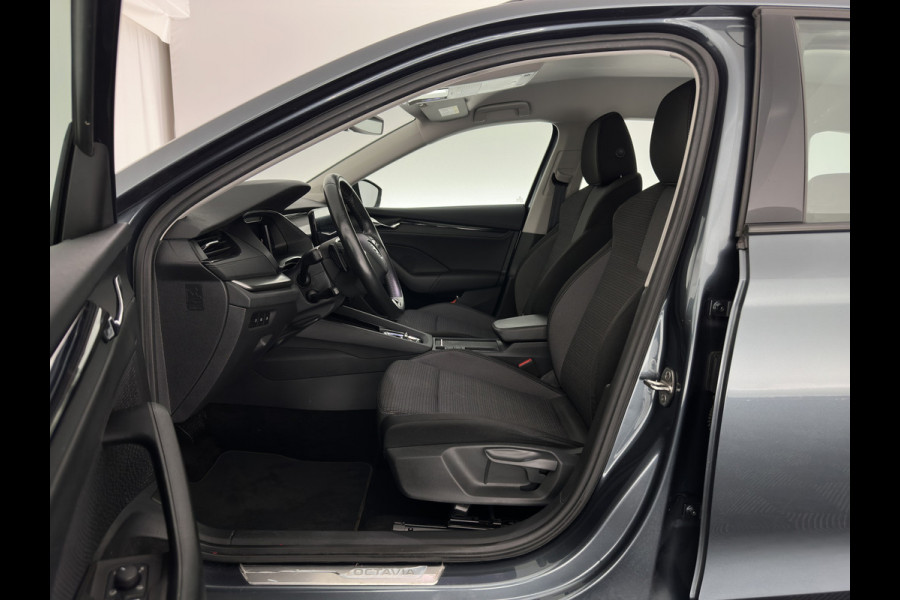 Škoda Octavia Combi 1.4 TSI iV PHEV Business Edition ( Plug-In ) (INCL-BTW) *FULL-LED | DIGI-COCKPIT | NAVI-FULLMAP | SPORT-SEATS | KEYLESS | ECC | PDC | CARPLAY | SHIFT-PADDLES | CRUISE | 18''ALU*