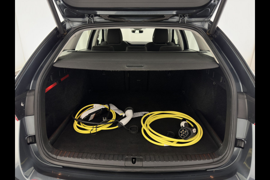 Škoda Octavia Combi 1.4 TSI iV PHEV Business Edition ( Plug-In ) (INCL-BTW) *FULL-LED | DIGI-COCKPIT | NAVI-FULLMAP | SPORT-SEATS | KEYLESS | ECC | PDC | CARPLAY | SHIFT-PADDLES | CRUISE | 18''ALU*