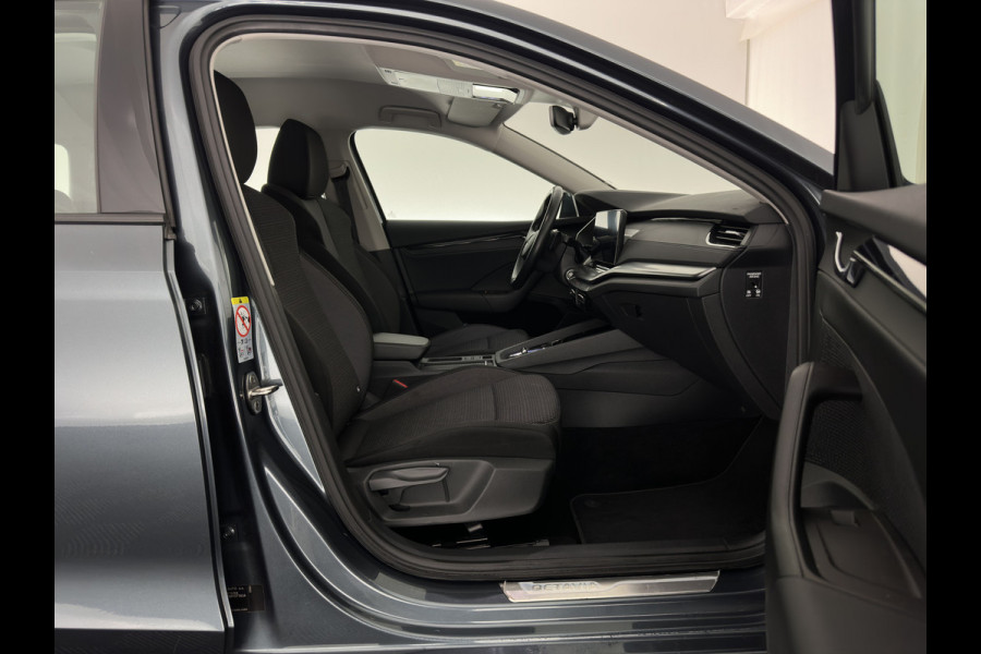 Škoda Octavia Combi 1.4 TSI iV PHEV Business Edition ( Plug-In ) (INCL-BTW) *FULL-LED | DIGI-COCKPIT | NAVI-FULLMAP | SPORT-SEATS | KEYLESS | ECC | PDC | CARPLAY | SHIFT-PADDLES | CRUISE | 18''ALU*