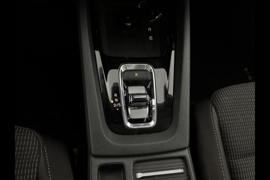 Škoda Octavia Combi 1.4 TSI iV PHEV Business Edition ( Plug-In ) (INCL-BTW) *FULL-LED | DIGI-COCKPIT | NAVI-FULLMAP | SPORT-SEATS | KEYLESS | ECC | PDC | CARPLAY | SHIFT-PADDLES | CRUISE | 18''ALU*